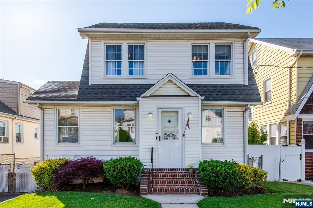 39 Roosevelt Street, North Arlington, NJ 07031