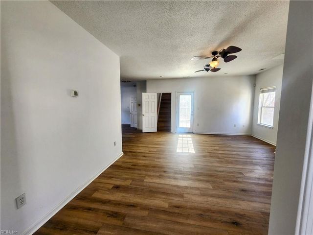 23 Regal WAY, Hampton, VA 23669