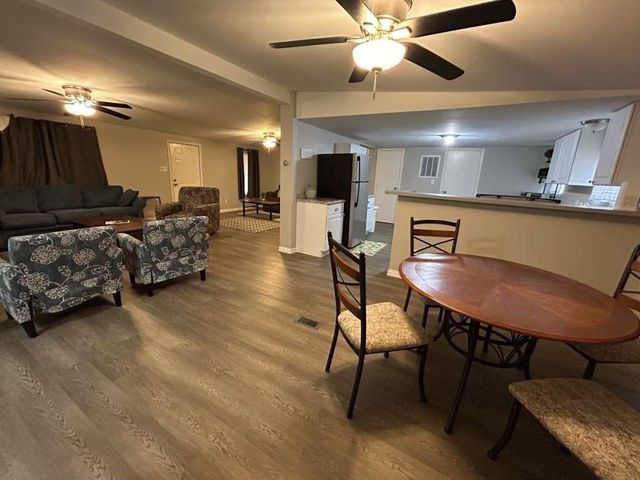 6 Kathy Lane, Huntsville, TX 77320