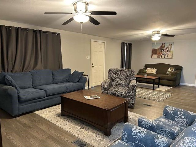6 Kathy Lane, Huntsville, TX 77320