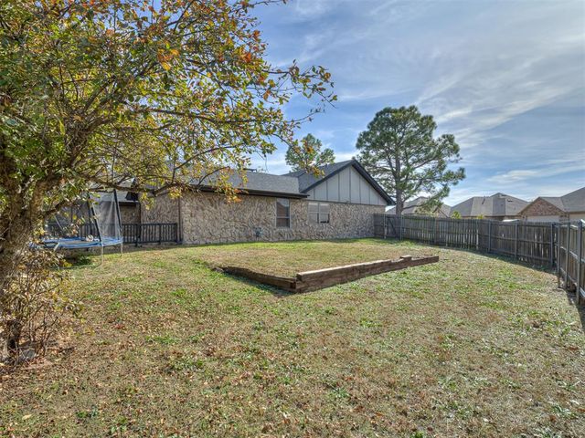 11613 Footmans Court, Yukon, OK 73099