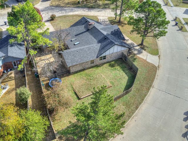 11613 Footmans Court, Yukon, OK 73099