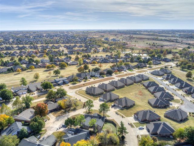 11613 Footmans Court, Yukon, OK 73099