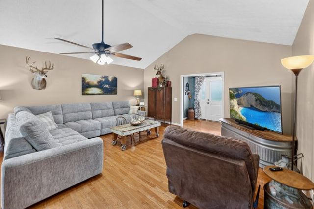 2318 Dobbins Pike, Portland, TN 37148