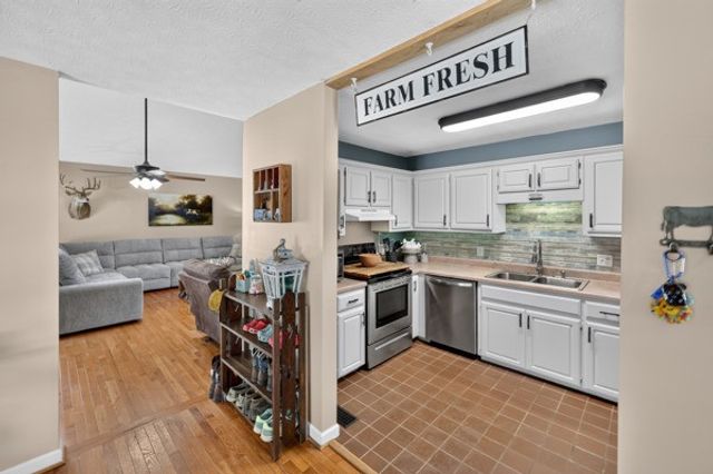 2318 Dobbins Pike, Portland, TN 37148