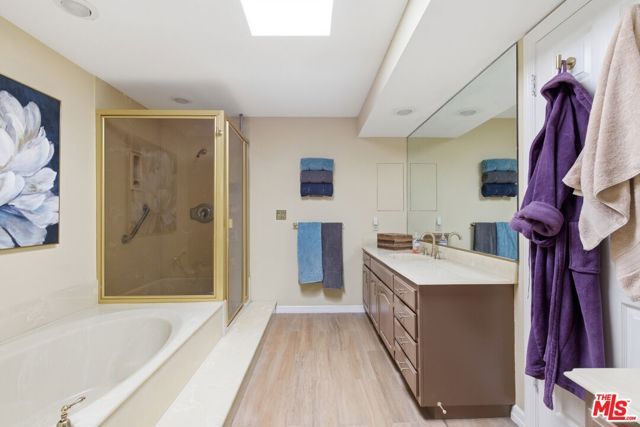 1457 Reeves Street 301, Los Angeles, CA 90035