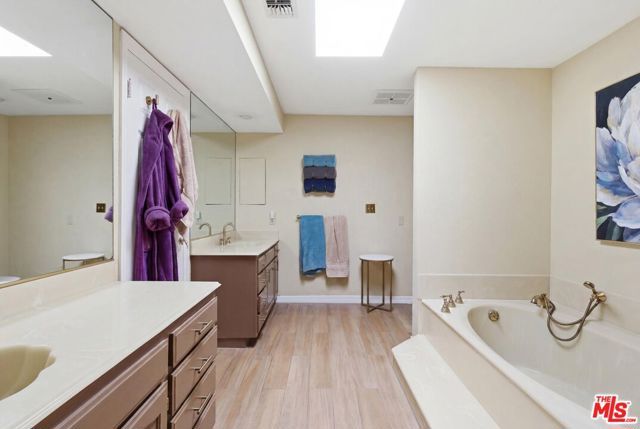 1457 Reeves Street 301, Los Angeles, CA 90035