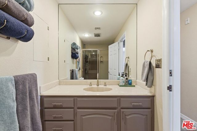 1457 Reeves Street 301, Los Angeles, CA 90035
