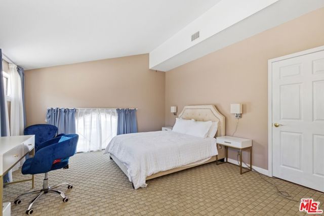 1457 Reeves Street 301, Los Angeles, CA 90035