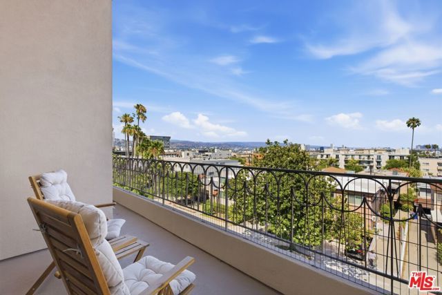 1457 Reeves Street 301, Los Angeles, CA 90035