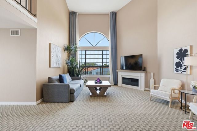 1457 Reeves Street 301, Los Angeles, CA 90035