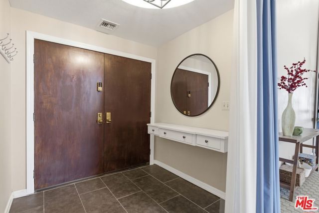 1457 Reeves Street 301, Los Angeles, CA 90035