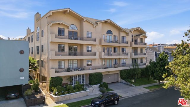 1457 Reeves Street 301, Los Angeles, CA 90035