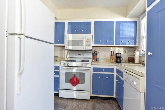 24 Bon Aire Circle N, Suffern, NY 10901