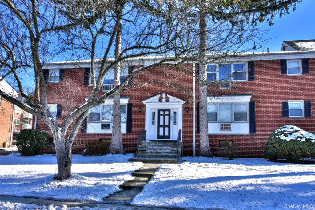 24 Bon Aire Circle N, Suffern, NY 10901