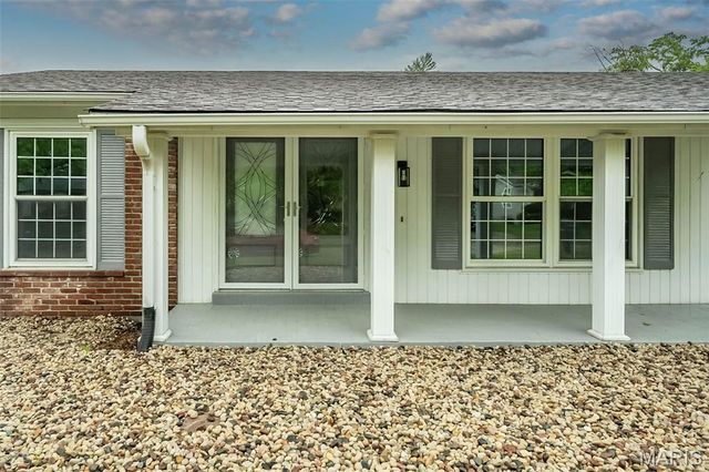 2111 Shoreham Drive, Florissant, MO 63033