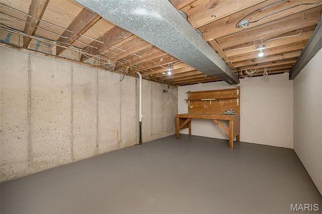 2111 Shoreham Drive, Florissant, MO 63033