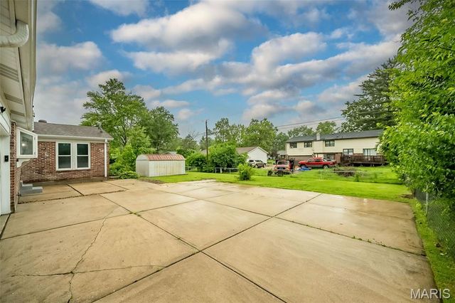 2111 Shoreham Drive, Florissant, MO 63033