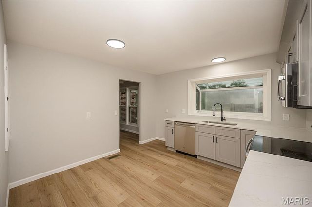 2111 Shoreham Drive, Florissant, MO 63033