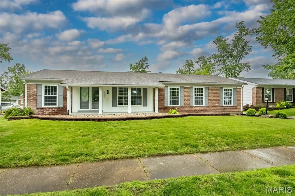 2111 Shoreham Drive, Florissant, MO 63033
