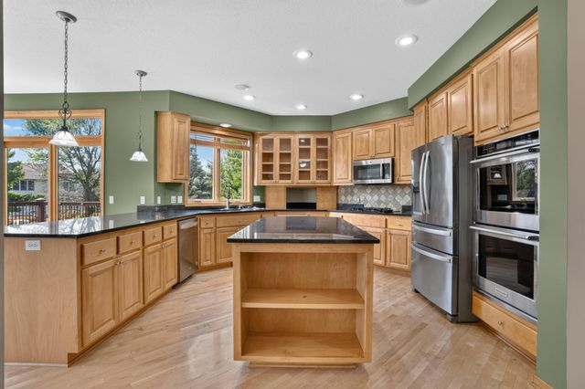 18897 Explorer Trail, Eden Prairie, MN 55347