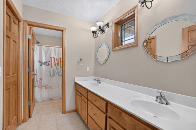 18897 Explorer Trail, Eden Prairie, MN 55347