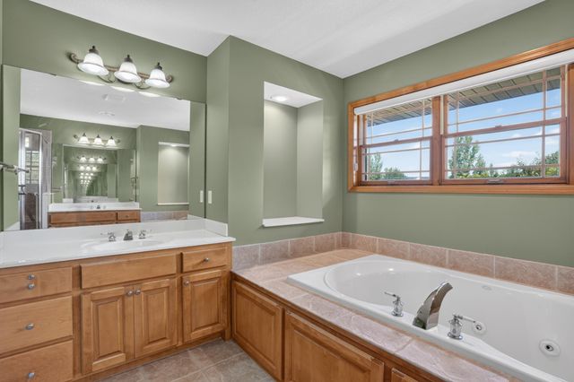 18897 Explorer Trail, Eden Prairie, MN 55347