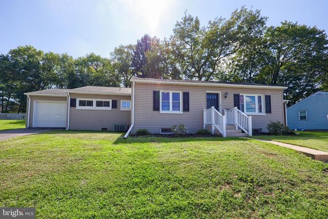 15 CIRCLE RD, Millersville, PA 17551