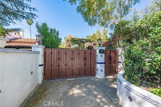 2393 Allen Avenue, Altadena, CA 91001
