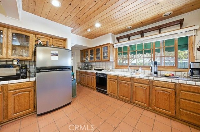 2393 Allen Avenue, Altadena, CA 91001