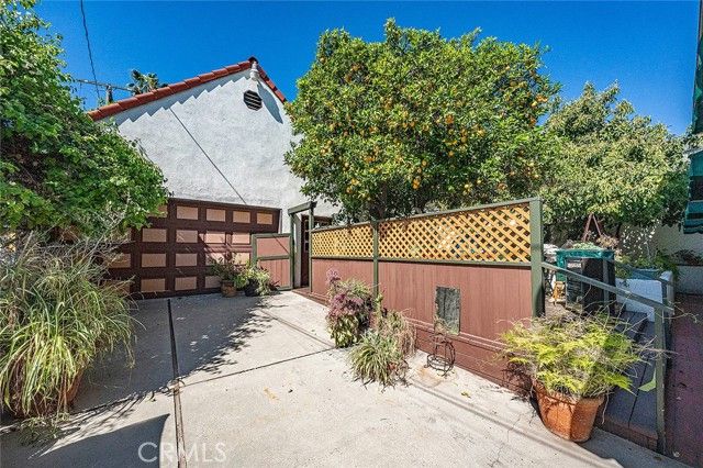 2393 Allen Avenue, Altadena, CA 91001