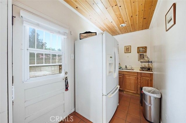 2393 Allen Avenue, Altadena, CA 91001