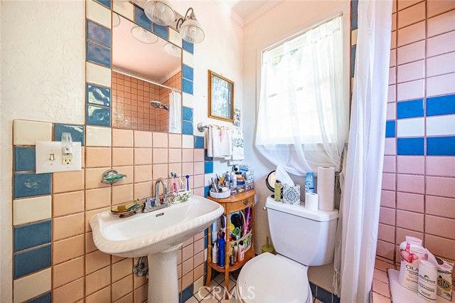 2393 Allen Avenue, Altadena, CA 91001