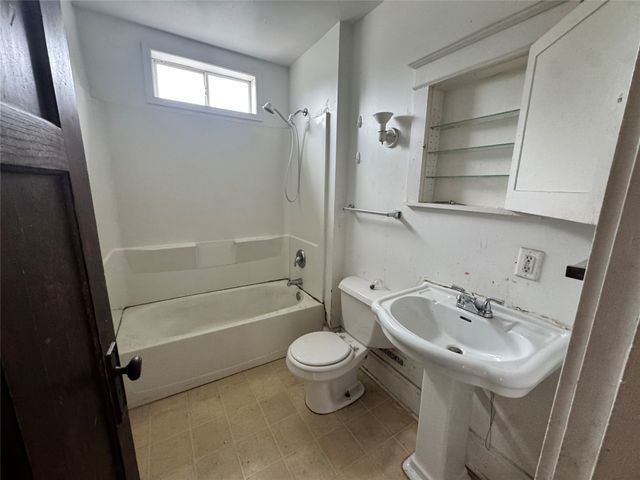 1600 E 13th Street, Des Moines, IA 50316