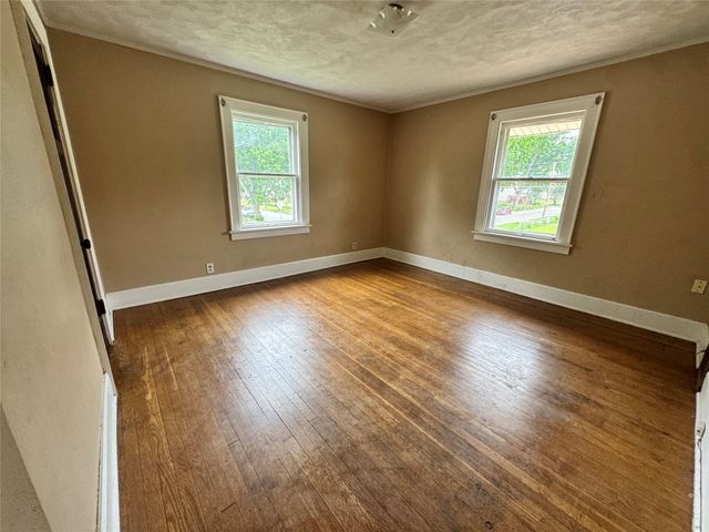 1600 E 13th Street, Des Moines, IA 50316