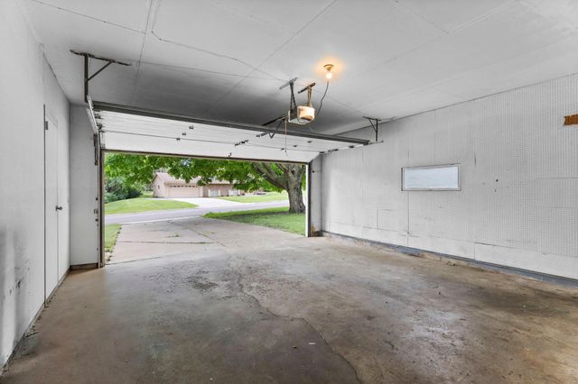 8460 Westbend Road, Golden Valley, MN 55427