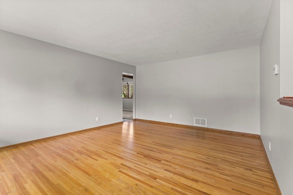8460 Westbend Road, Golden Valley, MN 55427 — photo 4