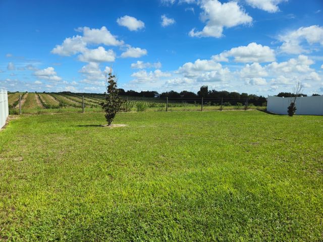 2058 FICUS STREET, Mascotte, FL 34753