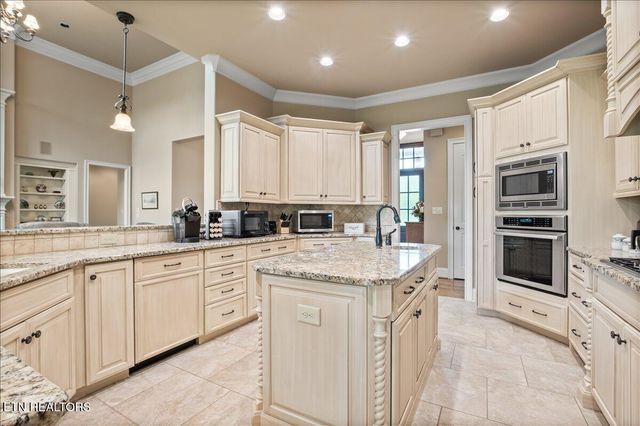 757 Indian Mountain Rd, Jellico, TN 37762