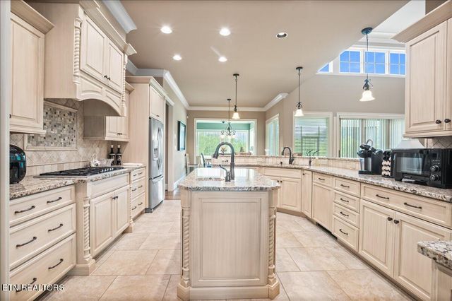 757 Indian Mountain Rd, Jellico, TN 37762