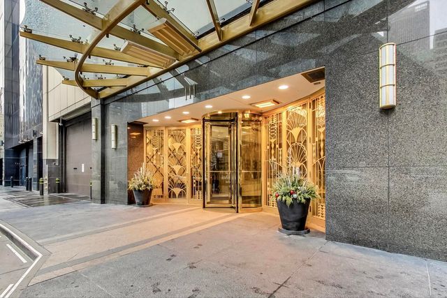 111 E Chestnut Street 48J, Chicago, IL 60611