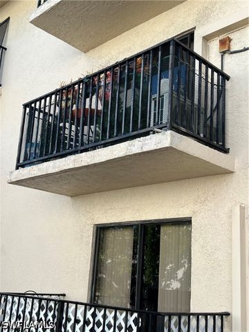 830 Wiggins Pass RD 8, Naples, FL 34110