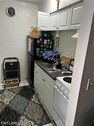 830 Wiggins Pass RD 8, Naples, FL 34110