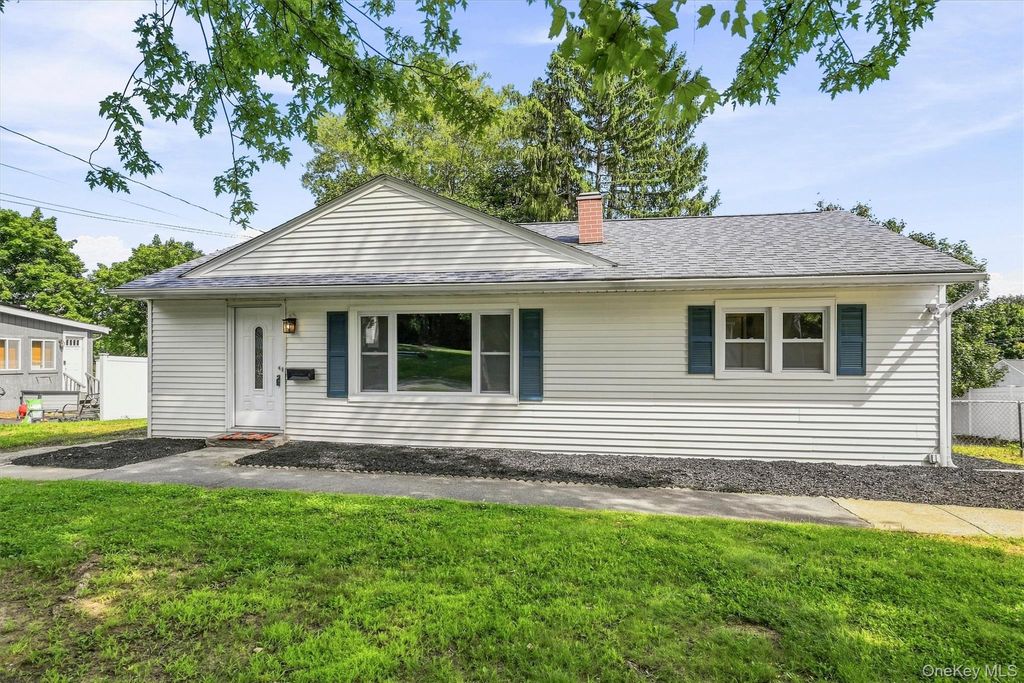 23 Westwood Drive, Newburgh, NY 12550 — photo 2