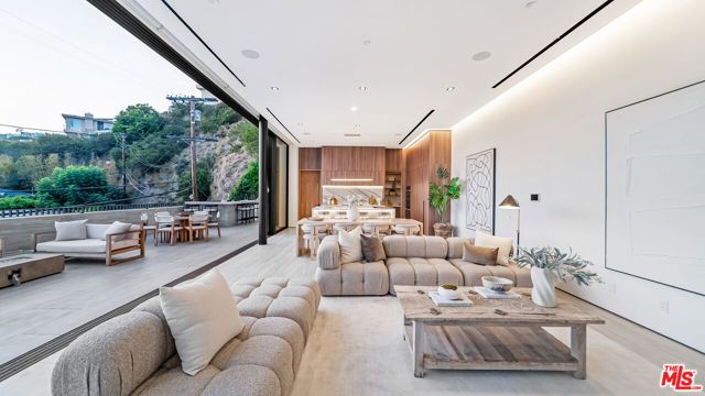 8777 W Hollywood Boulevard, Los Angeles, CA 90069