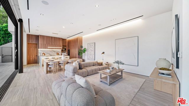 8777 W Hollywood Boulevard, Los Angeles, CA 90069