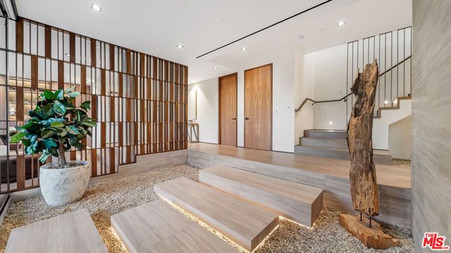 8777 W Hollywood Boulevard, Los Angeles, CA 90069