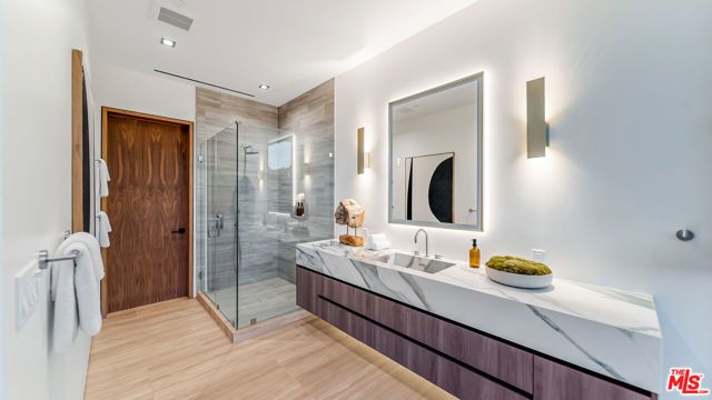 8777 W Hollywood Boulevard, Los Angeles, CA 90069