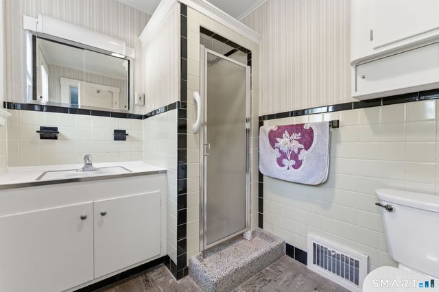 44 Granada Terrace, New London, CT 06320