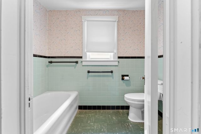44 Granada Terrace, New London, CT 06320